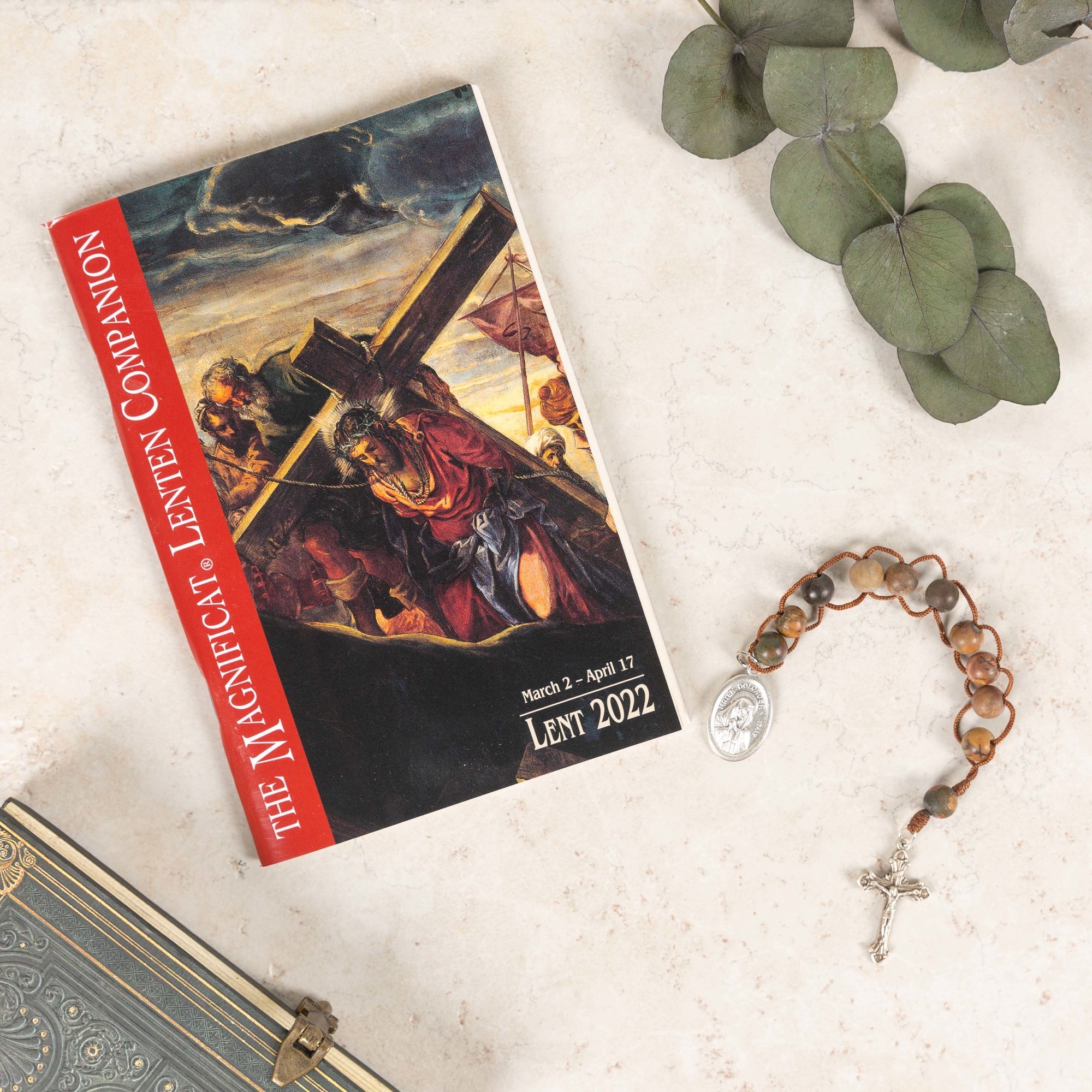 Magnificat Lenten Companion & Ecce Homo Sacrifice Tenner Rosary (Gift