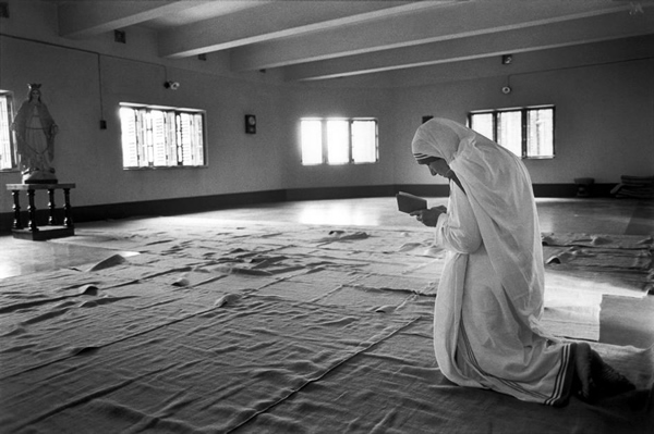 Mother Teresa at prayer