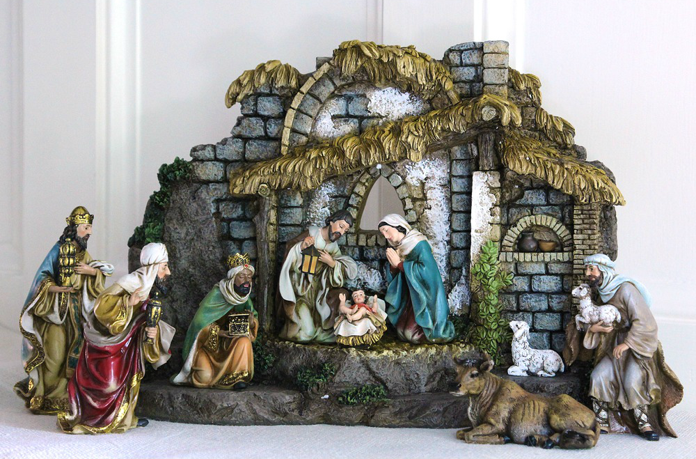 Fine Nativity and Stable Scene, 10 piece set